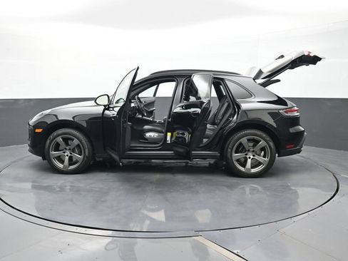 Certified 2025 Porsche Macan AWD/4WD image 30