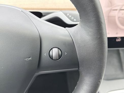 Used 2023 Tesla Model Y AWD image 20