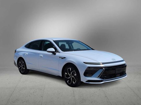 Certified 2025 Hyundai Sonata SEL FWD image 2