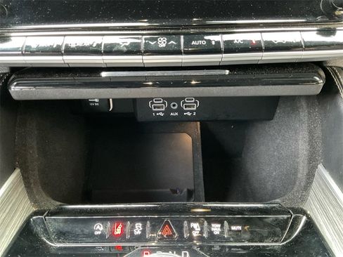 Used 2024 Jeep Wagoneer Series II w/ Flexible Seating Group image 26