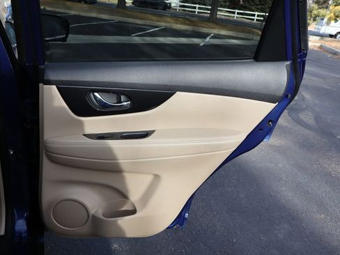 Used 2017 Nissan Rogue SL w/ SL Premium Package image 25