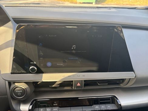 Used 2025 Toyota Prius LE image 21