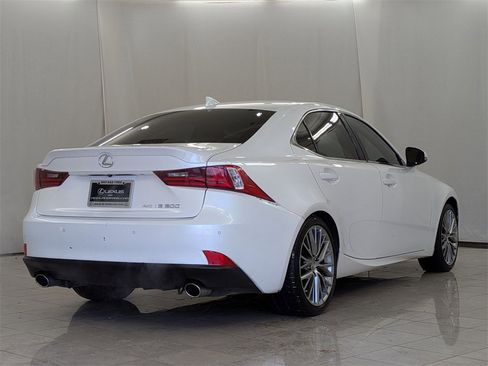 Used 2016 Lexus IS 300 AWD image 9