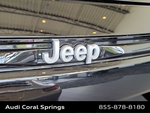 Used 2025 Jeep Grand Cherokee Summit AWD/4WD image 7