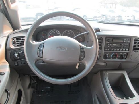 Used 2000 Ford Expedition XLT AWD/4WD image 17