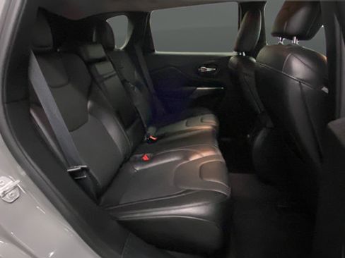 Used 2019 Jeep Cherokee Limited w/ Technology Group AWD/4WD image 25