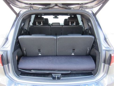 Used 2022 Mercedes-Benz GLB 250 w/ Premium Package Lite image 26