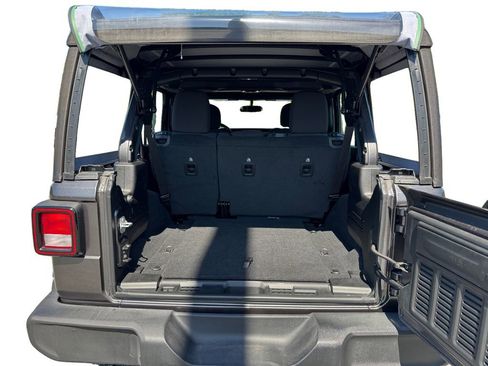 Used 2022 Jeep Wrangler Unlimited Sport image 14