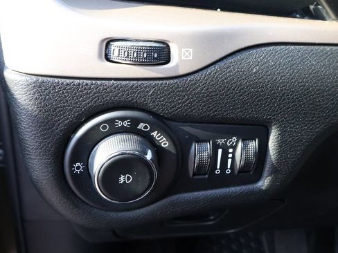 Used 2016 Jeep Cherokee Latitude w/ Cold Weather Group AWD/4WD image 14