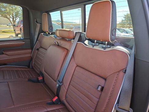 New 2026 GMC Sierra 2500 Denali Ultimate w/ Max Trailering Package image 9