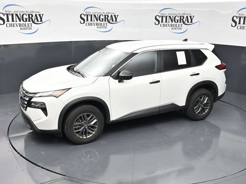 Used 2024 Nissan Rogue S FWD image 23