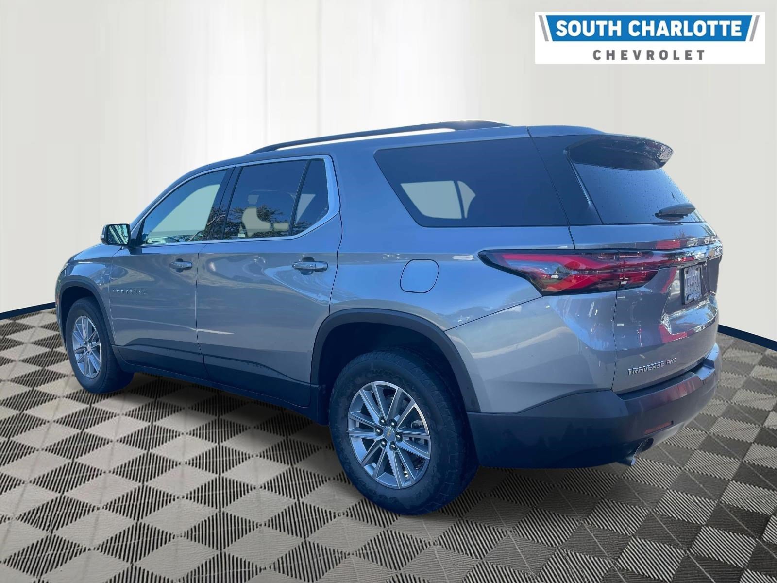 Used 2023 Chevrolet Traverse LT AWD/4WD image 3