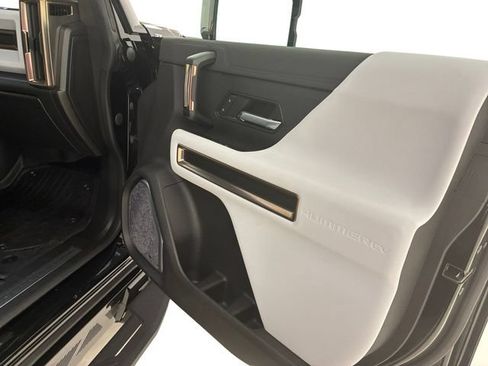 Certified 2025 GMC Hummer EV 3X w/ LPO, Cargo Utility Package AWD/4WD image 15
