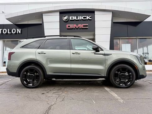 Used 2025 Kia Sorento SX image 2