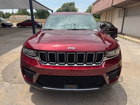 New 2025 Jeep Grand Cherokee Laredo image 2