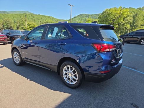 Used 2022 Chevrolet Equinox LS w/ Driver Confidence II Package AWD/4WD image 8
