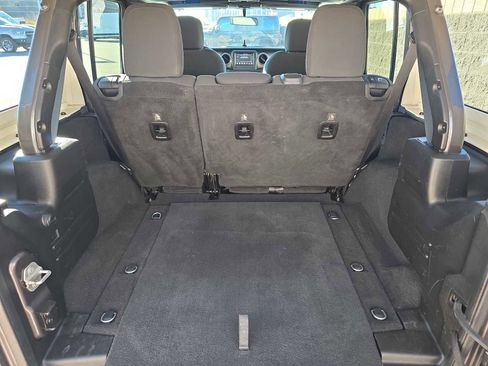 Used 2018 Jeep Wrangler Unlimited Sport S image 23