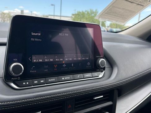 Used 2025 Nissan Rogue SV FWD image 21