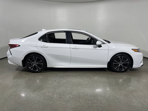 Certified 2020 Toyota Camry SE FWD image 2