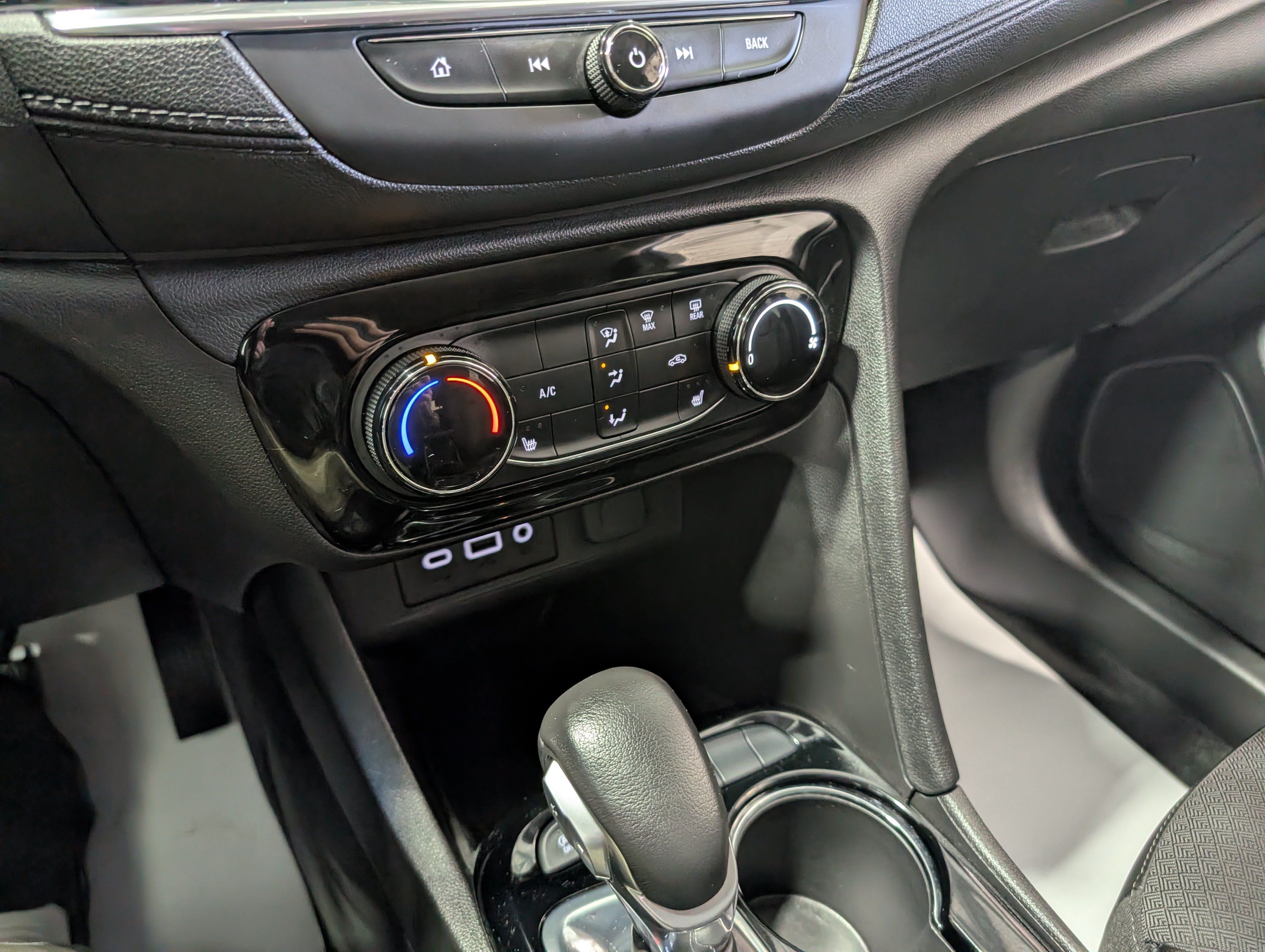 Used 2023 Buick Encore GX Preferred w/ Cold Weather Comfort Package AWD/4WD image 23