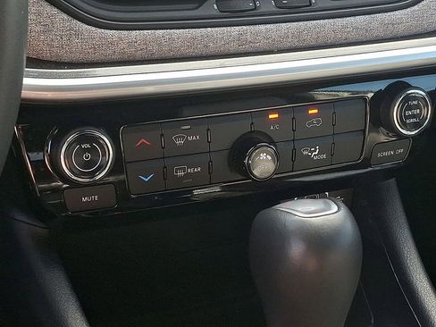 Used 2024 Jeep Compass Latitude image 15