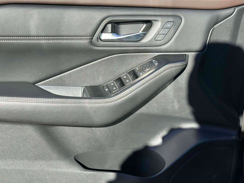 Used 2022 Nissan Rogue SL w/ SL Premium Package image 18