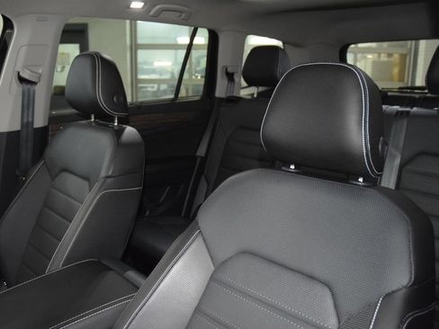 Used 2025 Volkswagen Atlas SEL AWD/4WD image 39