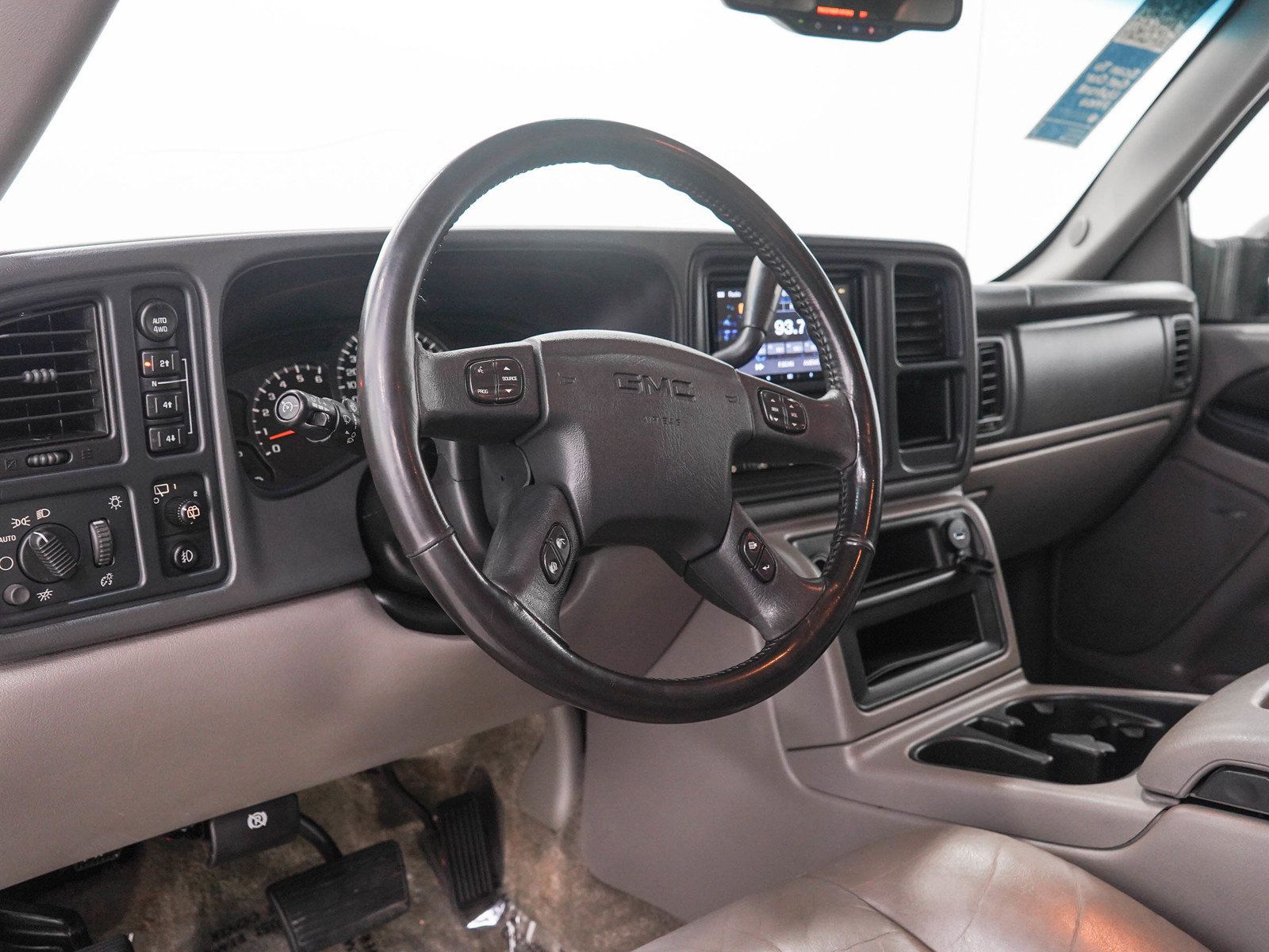 Used 2003 GMC Yukon XL 2500 SLT w/ 1SD Preferred Equipment Group AWD/4WD image 25