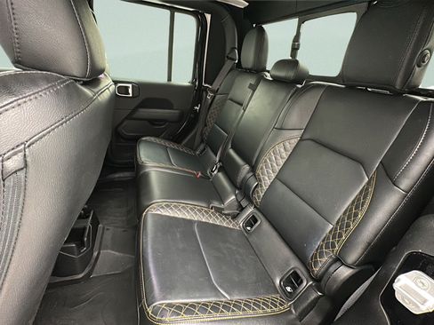 Used 2023 Jeep Gladiator Overland AWD/4WD image 12
