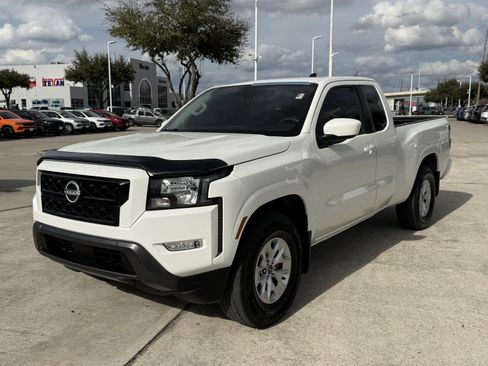 Used 2024 Nissan Frontier SV w/ Technology Package image 9