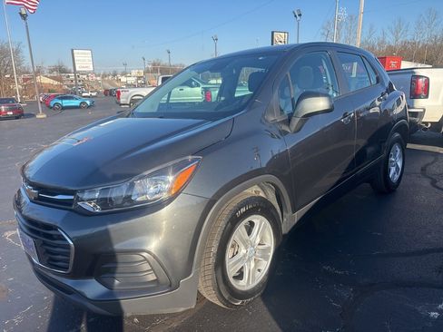 Used 2019 Chevrolet Trax LS image 1