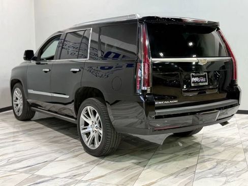 Used 2017 Cadillac Escalade Premium Luxury image 8