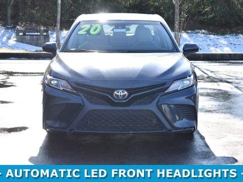 Used 2020 Toyota Camry SE image 2