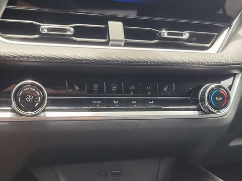 Used 2025 Chevrolet Equinox LT AWD/4WD image 24