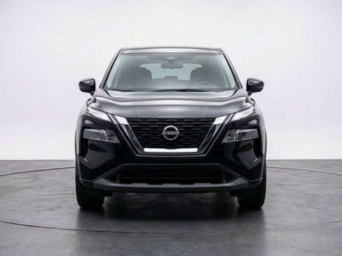 Used 2025 Nissan Rogue SV image 1