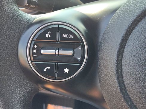 Used 2025 Kia Soul LX w/ LX Technology Package FWD image 30
