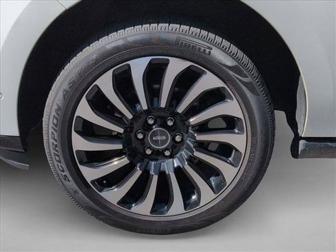 Used 2022 Lincoln Navigator L Black Label AWD/4WD image 10