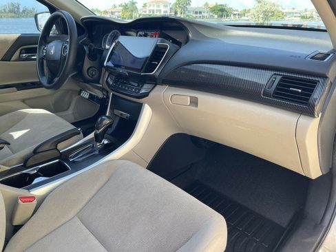 Used 2013 Honda Accord LX image 10