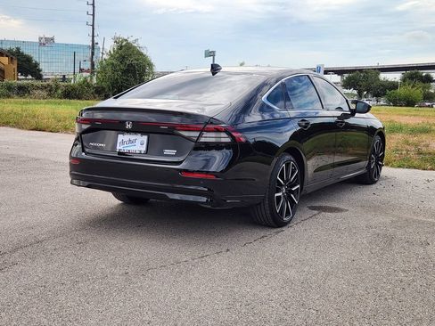 Used 2025 Honda Accord Touring image 3