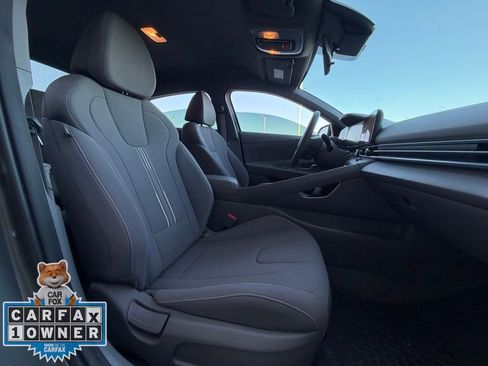 Used 2024 Hyundai Elantra SEL image 25