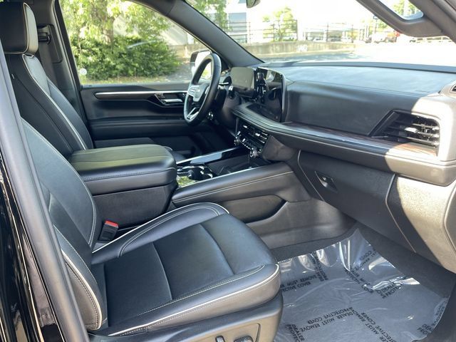 Used 2025 Chevrolet Tahoe Premier AWD/4WD image 17