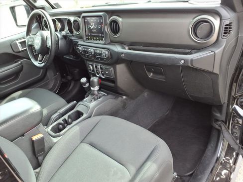 Used 2022 Jeep Gladiator Sport image 19