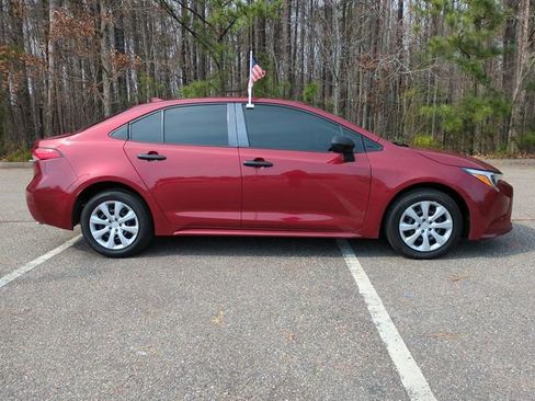 Used 2025 Toyota Corolla LE image 3