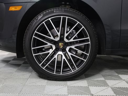 Certified 2026 Porsche Macan AWD/4WD image 30