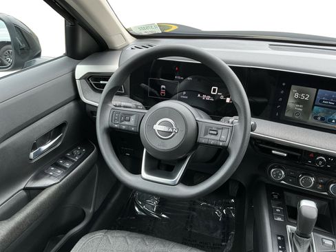 Used 2025 Nissan Kicks SV w/ Illumination Package FWD image 11