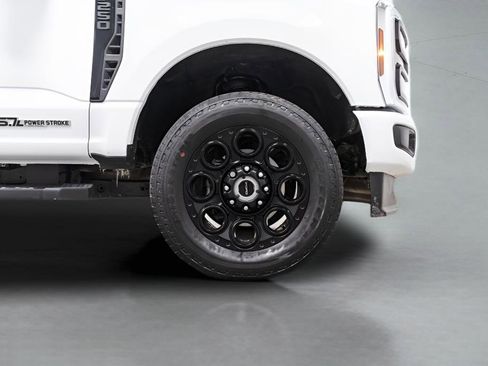 Used 2025 Ford F250 Lariat w/ Black Appearance Package image 7