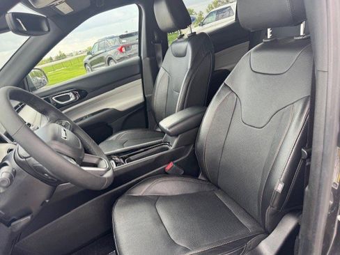 Used 2023 Jeep Compass Limited AWD/4WD image 12