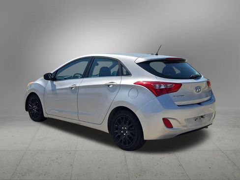 Used 2017 Hyundai Elantra GT FWD image 4