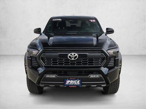 Used 2025 Toyota Tacoma TRD Off-Road image 2