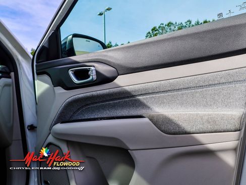 Used 2023 Jeep Compass Latitude w/ Sun and Sound Group image 14